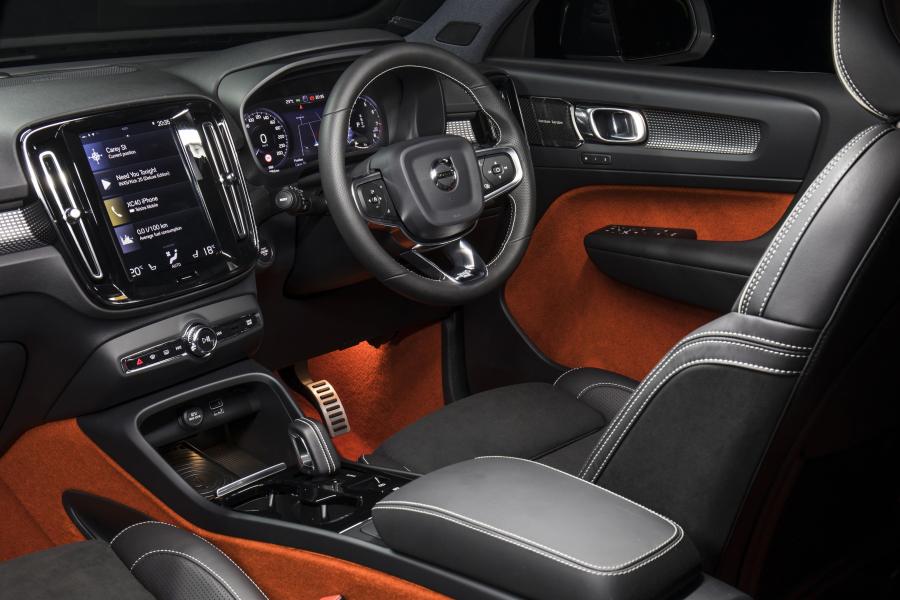 Интерьер Volvo XC40 T5 R-Design 2018 года  (AU) (фото 2 из 3)